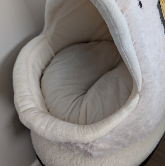 NWT Nandog Plush Fish-Shaped Pet Bed Cat Bed Or Dog Bed - Picture 3 of 11